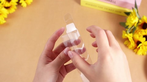 Wenqik 100 Pcs 2024 Graduation Gumball Tubes Graduation Party Favors for Guests Gifts, Include 50 Pcs Clear Mini Candy Containers 50 Pcs Mini Graduation Caps with Gold Tassels for Grad Party Supplies