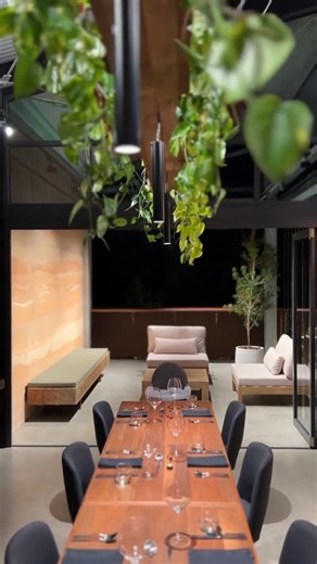 36K views · 2.8K reactions | Visit The Crocodile Hunter Lodge! Experience wildlife up close at the iconic Crocodile Hunter Lodge, Australia Zoo!  | The Older Millennial | Facebook