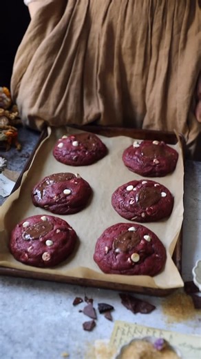 Betul Tunc on Instagram: "Sometimes the best gifts aren’t the most extravagant ones, but the kinds of gifts that come from the heart. Something warm and sweet like these Red Velvet Cookies studded with white and semi-sweet chocolate add a homemade touch to your gift giving, especially when paired with a heartfelt note. I love to make these cookies extra large so that the centers stay nice and fudgy, but if you prefer a crisper cookie you can adjust the size—just make sure to pull them out of the