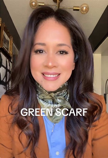 Easy Scarf Tutorial with a Stylish Green Scarf