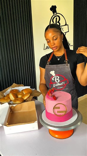 Agburuga Mercy Chioma| Best Cakes and Pastries in Port Harcourt on Instagram: "I’m not your cake plug in 2026? Oya take the mic 🎤 and tell the class why😒 #explorepage #pastriesinportharcourt #buttercreamcakes #cakesinportharcourt #bethelstreats"