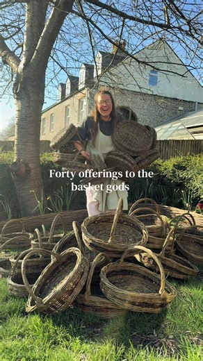 Yeah I’m flexing I made 40 of these in 3 weeks 👏🏼👏🏼 I’m so PROUD of myself. Haven’t had to make the same of anything of this quantity since I worked at Musgroves. Ommmggggg my brain kept wanting to do something different but I nailed it. I did do the odd basket for myself in between though to cleanse the pallet (ya girl needed a new egg basket). Anyway this has been such a fun few weeks…. Not telling what they’re for yet but you will know soon (I think). Now to go see if they all fit in the 