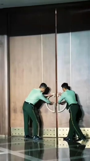 🇨🇳 冥婚后的守护：新娘坚持婚礼 🇬🇧 Guardianship Beyond Death: Bride Insists on Wedding