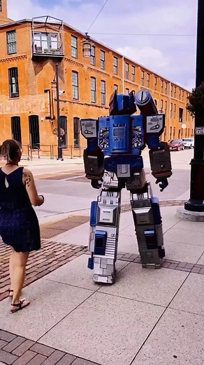 4.2K views · 123 reactions | I wasn’t believe until….  Credit: instagram.com/bmbids #soundwave #transformers #dadsofinstagram #cosplay #80s #transformerscosplay #cosplayvideo #soundwavecosplay | SkyCostume | Facebook