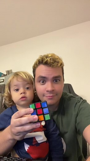 O MÁGICO E SEU AJUDANTE