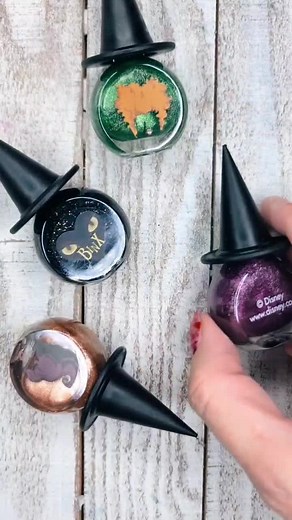 Step 1! #nails #fakenails #beautytok #nailtutorial #diynails #homebeautytips #beautyhacks #nailhacks #fyp #learnontiktok #diytutorial #halloweennails