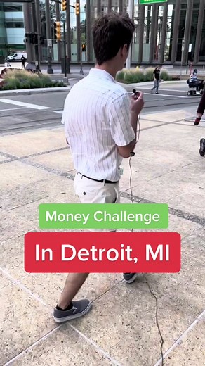 reaction: priceless 😂 i think he was confused why i was handing him so much $$$ 💵 #moneychallenge #moneytok #socialexperiment #finance #detroit