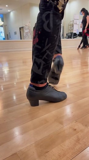 Footwork lock step in 🫶 Cha Cha basic steps by Oleg Astakhov - DanceWithOleg.com #olegastakhov #chacha