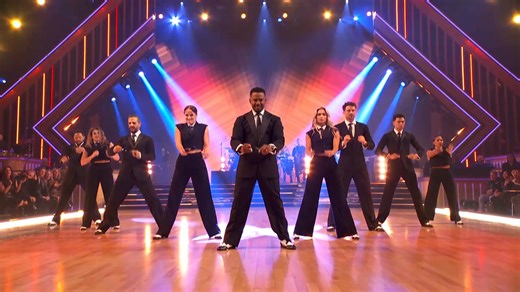 Team Chicago with Alfonso Ribeiro perform to “25 or 6 to 4” by Chicago! | Dancing with the Stars