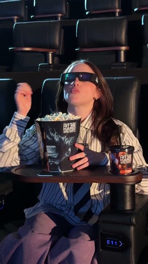 我們戲院見【怪奇比莉－溫柔重擊巡迴演唱會3D電影】現正熱映中