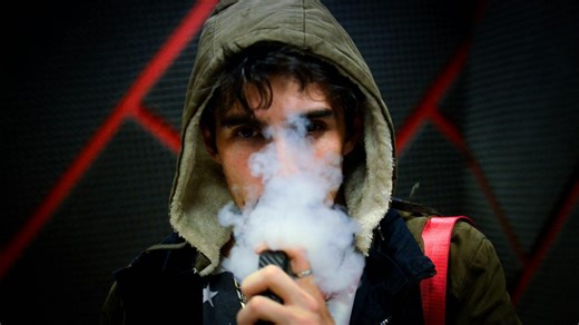 15 millions de jeunes seraient addicts à la cigarette électronique dans le monde, alerte l’OMS