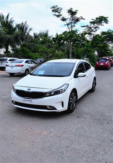 Kia Cerato 2018 giá 270 triệu mua trả thẳng