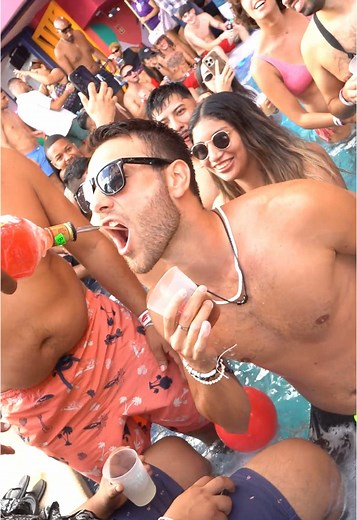 ¡Fiesta en Coco Bongo Beach Party en Cancún!