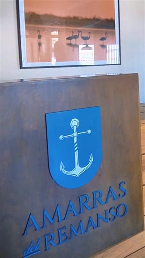 Así navegamos el #backstage de la producción Sail into desire, una celebración del lujo náutico con una marcada influencia del glamour atemporal. La moda va más allá del resort wear para convertirse en una declaración de sofisticación junto al río. Dirección de arte y producción general: Camila Riveros @camiluriveros Producción: Anabel Artaza @anabel_artaza97 Asistente de producción y 📹: Pamela Pistilli @pamepistilli Fotografía y retoque digital: Javier Valdez @javiervaldezphoto Modelo: Sofía M