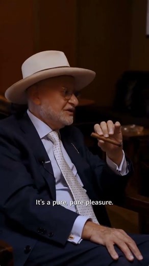 Ultimate Luxury 😺 #cigars #tobacco #britishpolitician #lighter #davidoff