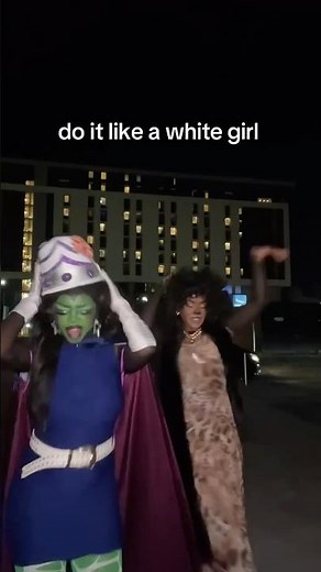 Senore Mojojo and Scar 🙉🦁#mcmcomiccon #dance #mojojojocosplay #scarlionking #meme #cosplay