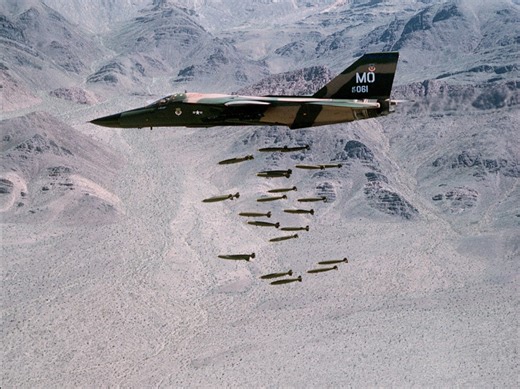 General Dynamics F-111: 首个变后掠翼超音速战轰