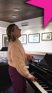 Here’s some Tuesday fun, courtesy of Elsa Dreisig and her phenomenal voice 😻 Elsa joins us at the Southbank Centre tomorrow for our concert ‘Mahler’s Fifth‘, alongside fellow soprano Emma Bell and our Principal Conductor Edward Gardner 💫 | London Philharmonic Orchestra