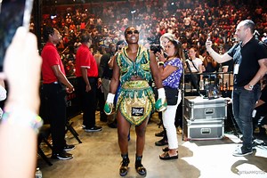 Video: Claressa Shields scores decision over Franchon Crews-Dezurn - FIGHTMAG