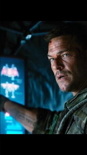 "Jack Reacher explained how to control the alien machine." | War machine| RecapeEdge