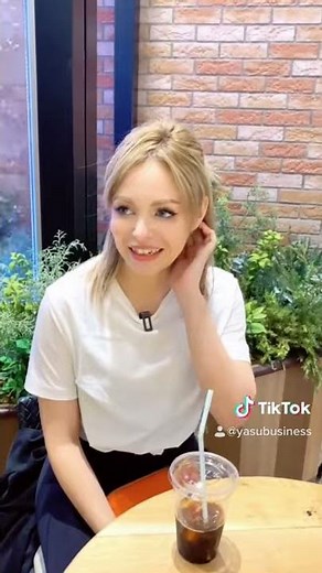 アメリカ人の美人YouTuberにインタビュー #Shorts