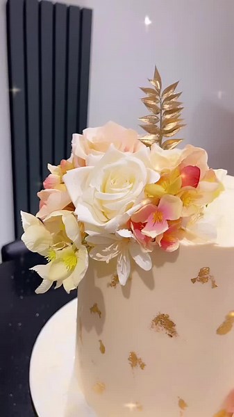 Bumble Bee Wedding Cake with Artificial Flowers
