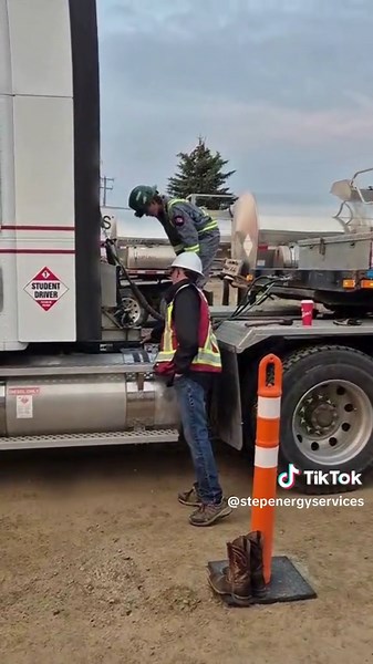 Looking to get your Class 1 licence and build a career? STEP’s training program gives new drivers the skills, and support to succeed in the energy industry. Learn more at stepenergyservices.com/careers. #Class1driver #class1licence #drivingprogram #stepenergyservices #oilandgas