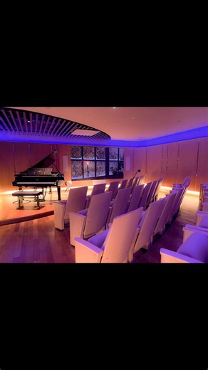 🎅🎄 Santa Swings Tonight with WVC 🎷✨ Get ready for a magical Christmas jazz night with Malaysia’s finest jazz ensemble — WVC! Celebrate the festive season in style at the elegant Kingwood Theater, surrounded by holiday warmth, music, and joy. 🎶 💫 Premium concert hall · Christmas ambience 🍰 Delicious desserts & drinks · Holiday special 🎹 Top-notch live jazz · Performed by WVC, Malaysia’s best jazz trio 📅 Date: December 5 (Friday) 🕢 Time: 7:30PM 📍 Venue: Kingwood Theater ✨ Tickets on sale