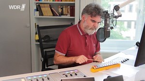 Rückwärts gespielt, damit unser Musikrätsel auch wirklich schwierig ist. In welcher großen romantischen Sinfonie ist diese Melodie Thema des letzten Satzes? Schreiben Sie uns eine PN oder kontaktieren Sie uns hier: http://www.wdr.de/k/Musikraetsel | WDR 3