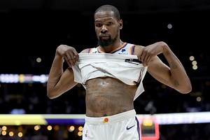 Kevin Durant Gets Warzone Operator