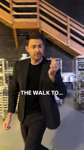 Halloween Wars is BACK TONIGHT @foodnetwork 9pm | Jonathan Bennett