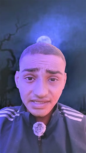 A weired figure capture in camera #shorts #horrable