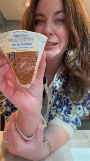 3 FALL CHEESES WINE PAIRINGS to grab from TRADER JOE’S 🧀 🍂🍷 Caramelized Onion Goat Cheese Baguette Toast Sancerre Red Leceister Cheese Amber Ale 🍺 or Pinot Noir/Beaujolais or an unoaked Chardonnay 🍷 Triple Cream Brie with Wild Mushrooms Potato Chips Sparkling Wine or Champagne 🍾 #fyp #fall #couchsnack #snack #fallrecipe #traderjoes | Cheese Gal