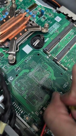 how to properly clean a ram slot in a old computer #pc #tech