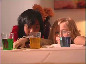 Learning about colors can happen anywhere, especially in the kitchen! Watch Sarah and her friends explore color and light as it passes through bottles of juice. Your child can learn about colors with you, using the PEEP Family Science: Colors app, available in both English and Spanish. 🎨 English Download: http://to.wgbh.org/6189EoEsV Spanish Download: http://to.wgbh.org/6180EoEsn | Peep and the Big Wide World