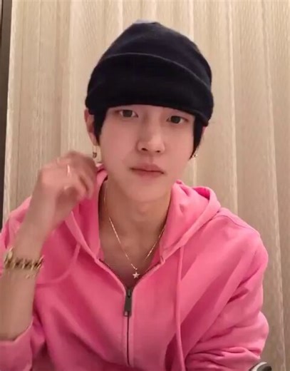 260424 #WONBIN Weverse Live “🧡”🧡 Why do you wear a safety pin on your ear?🎸 So I can fix my pants anytime if they’re too long#원빈 #박원빈 #ウォンビン #朴元彬#라이즈 #RIIZE