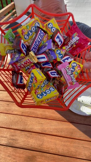 Halloween CANDY prank #halloween #candyprank #halloweenprank #halloweenfun #diypranks