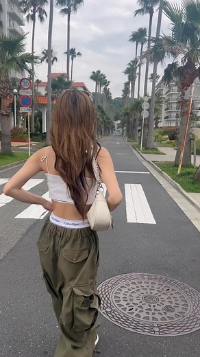 腹筋自慢したいだけだろとかお前みたいな露出魔魅力感じないってさっきコメントきてたんだけど、普通にまじで着たいお洋服の為に自分の体型に自信つける為にこんだけ筋トレもダイエットもめっちゃ頑張ってるんだから本当に好きな様にさせて欲しいよまったくもー！！！！！！😮‍💨