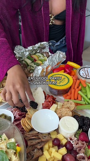 easy pool party snacks FTW #easyrecipe #poolsnacks #howtohostaparty #dinnerparty #dinnerpartyideas #dinnerpartyhosting #poolparty