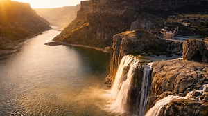 How did this giant waterfall form here?