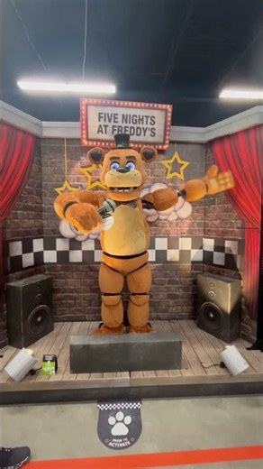 Freddy Fazbear animatronic Spirit Halloween flagship grand opening 08/01/26 Halloween season #fnaf