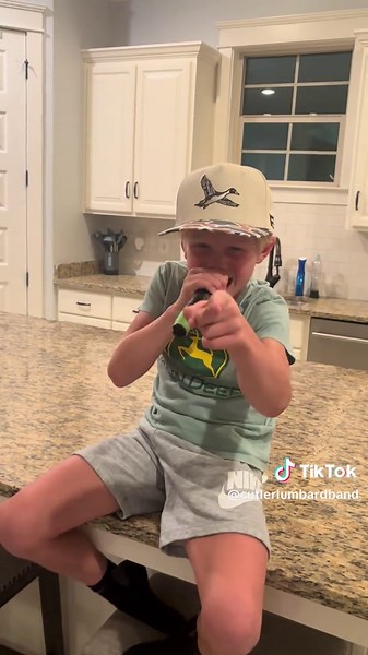 Spin you around round this dance floor! @morganwallen @Kolton Mullis Thanks for the awesome hats bro! @KB Outdoors #kboutdoors #fyp #fypシ #fypシ゚viral @Nike @John Deere