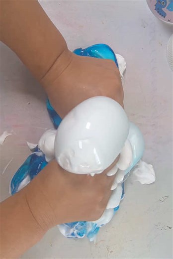 Give the slime a bath #slime #putty #kidtoys #diytoys #stressrelieftoys #oddlysatifying #clearslime