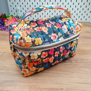 37K views · 492 reactions | Stylish Jumbo Makeup Bag You Can Sew in No Time 瑱 | DIY Vakti | Facebook
