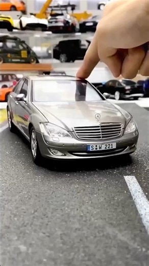 Mercedes Benz S-Class—1:18 Die-cast Model