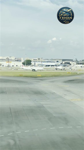 #shorts China Eastern Airlines taxiing for departure to Hefei from Singapore Changi Airport