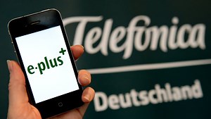 Kundenhotline tagelang nicht erreichbar - Bundesnetzagentur prüft Schritte gegen O2