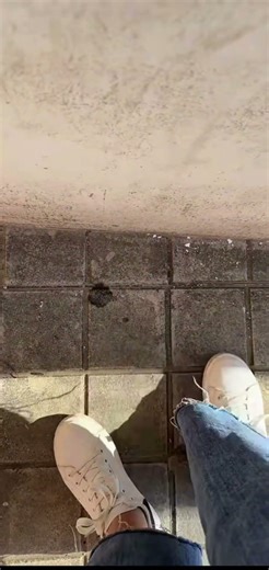 2 spanish girls spit