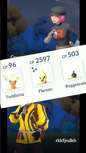 shiny Flareon vs Team rocket three pokemon