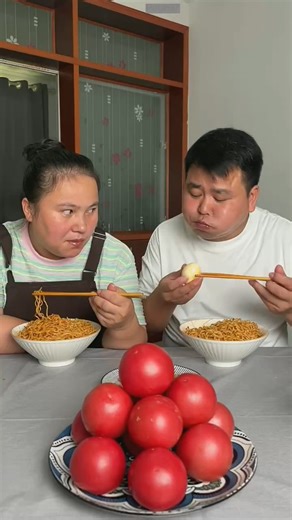 😅 Oops! Couple’s Yummy Prank Challenge Steals the Show! 😄 🍲 | Hugo Chase